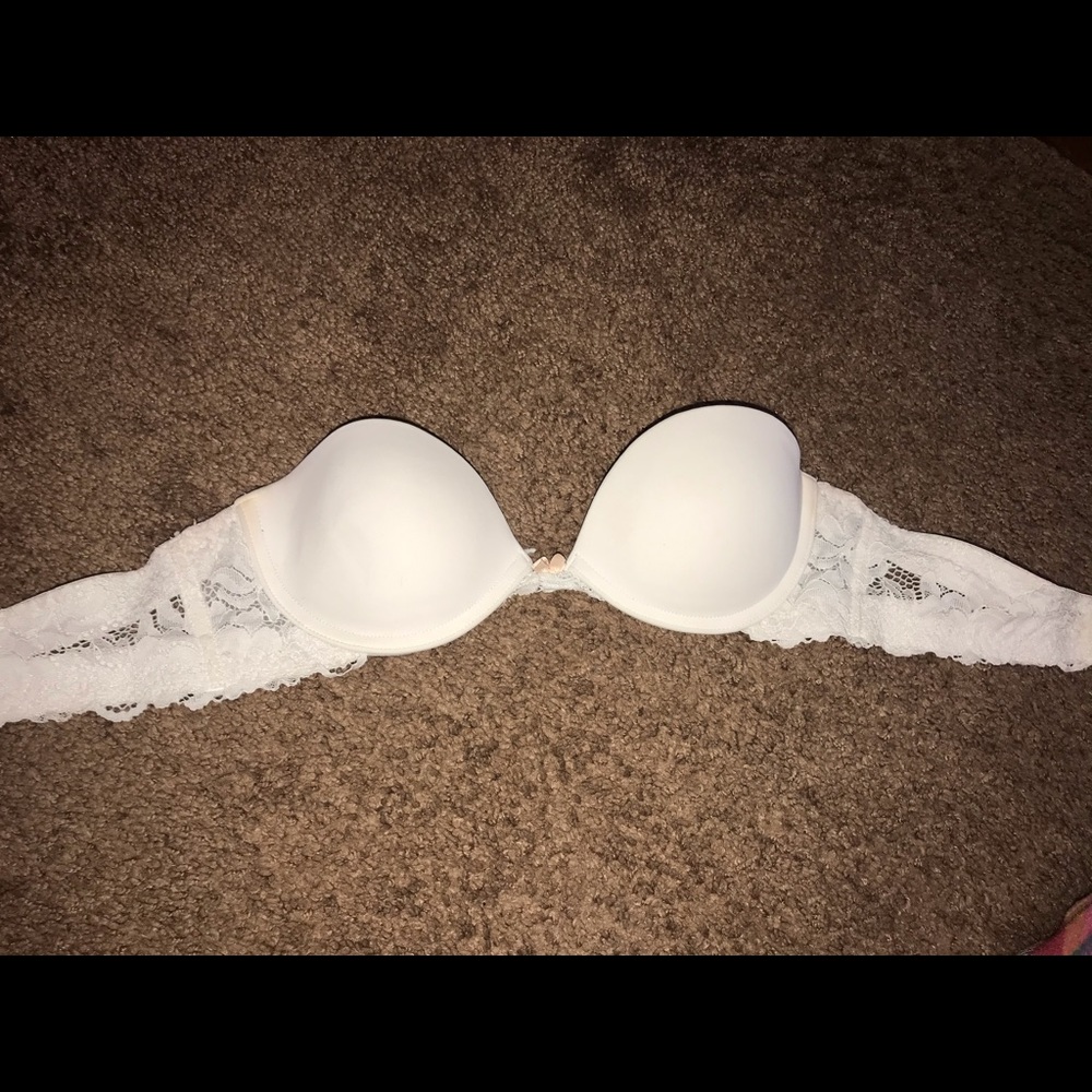 White strapless push-up  bra